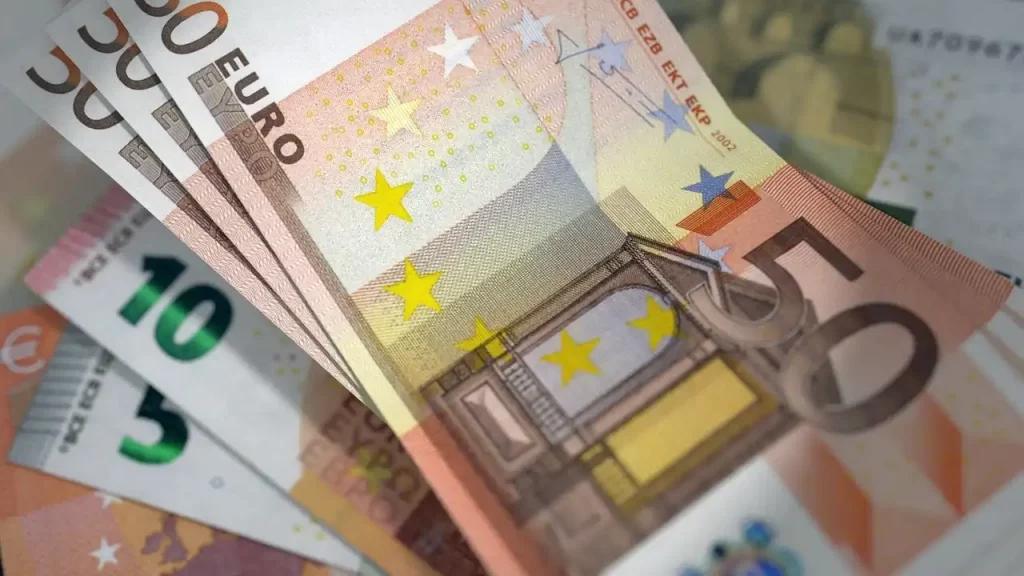 A visual breakdown of monthly cost of living expenses for an expat in Berlin