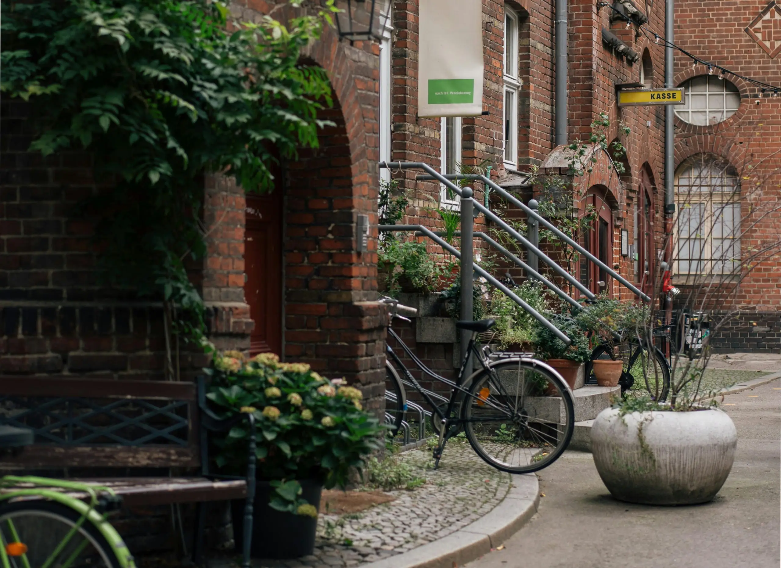 Map of Berlin neighborhoods with icons representing different lifestyles and personalities