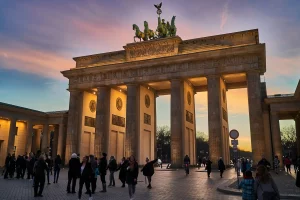 Expat registering address at Bürgeramt in Berlin with required documents