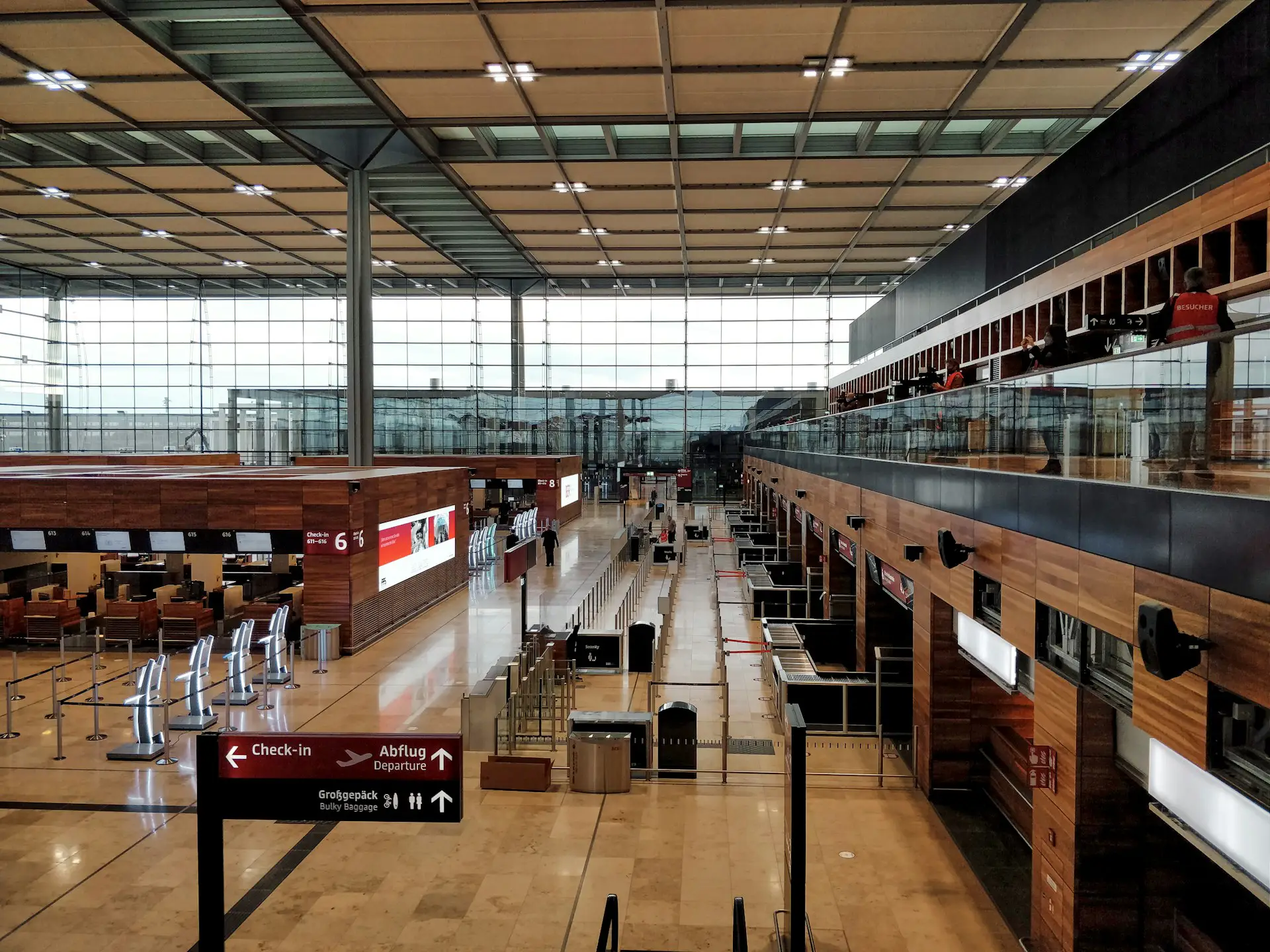 Week-one checklist for newcomers arriving in Berlin