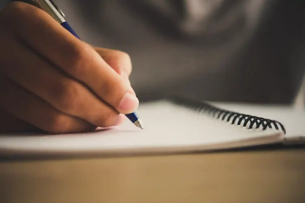 professional writing a cover letter for job applications in Berlin Germany
